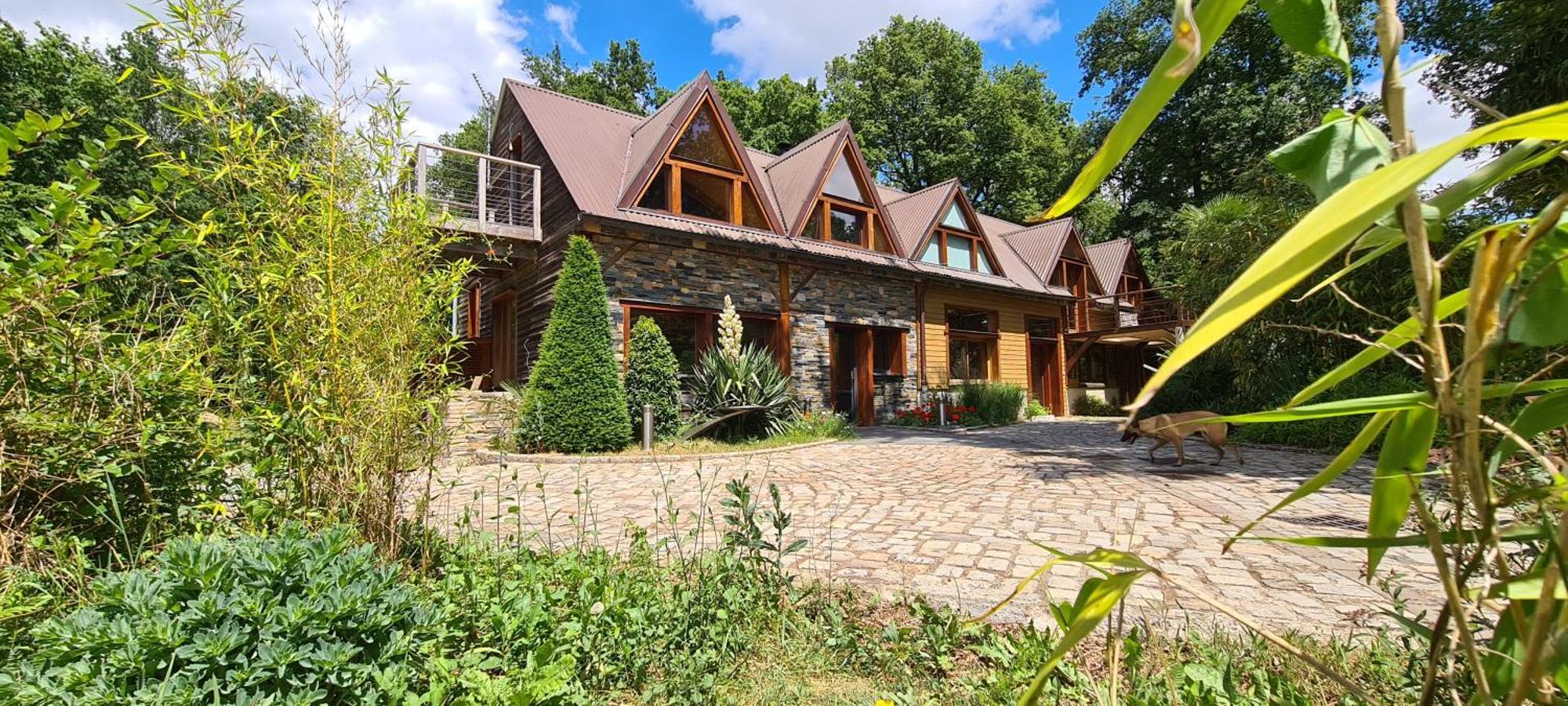 La Maison Dans Les Bois Soucelles Экстерьер фото