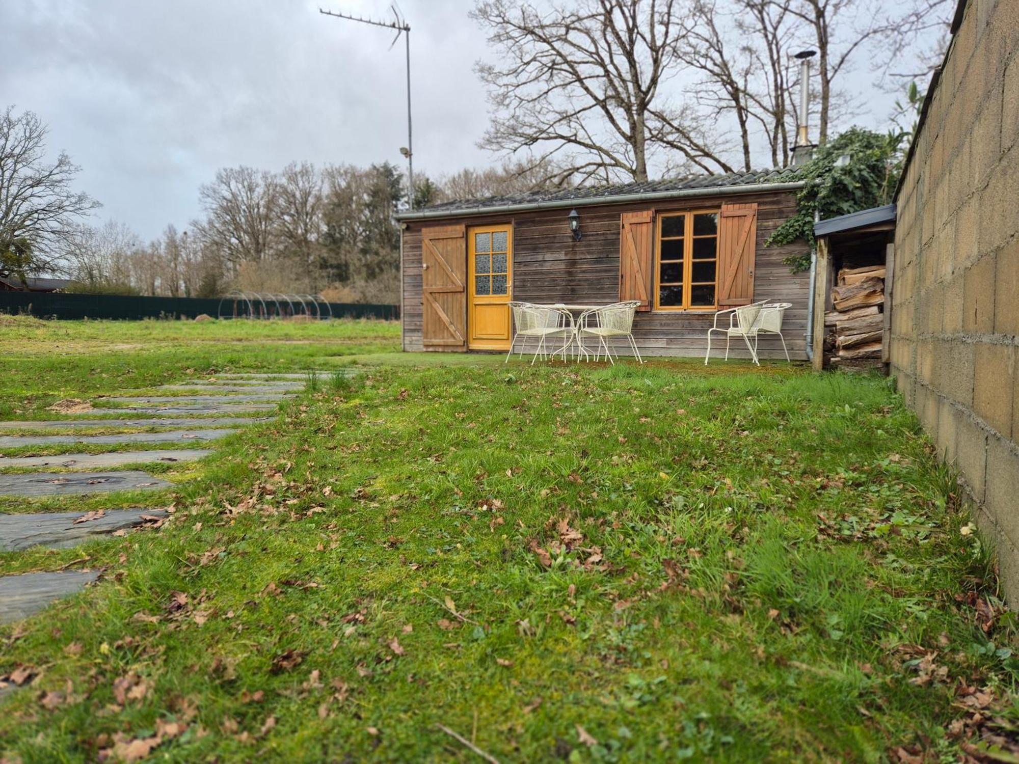 La Maison Dans Les Bois Soucelles Экстерьер фото