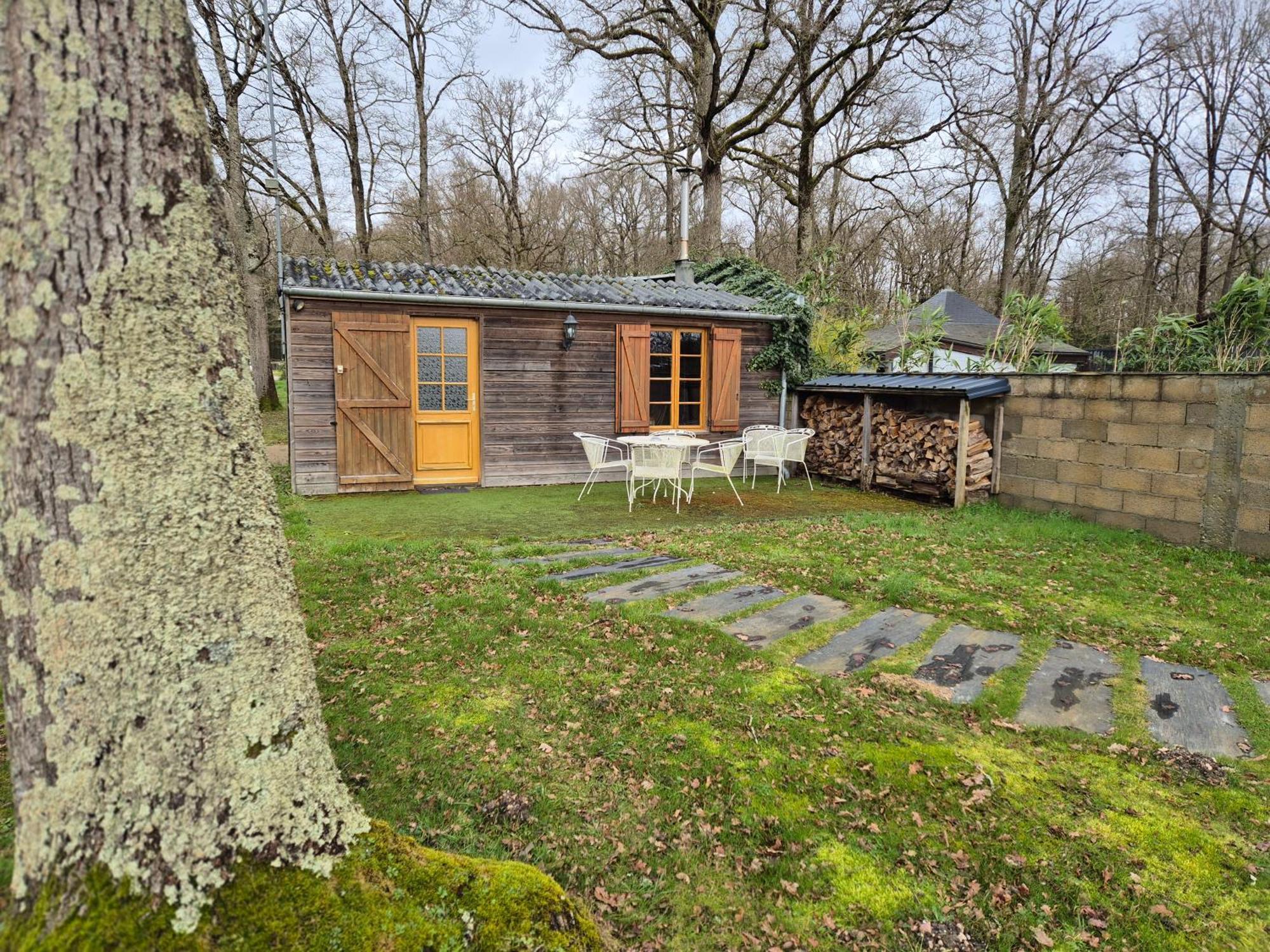 La Maison Dans Les Bois Soucelles Экстерьер фото